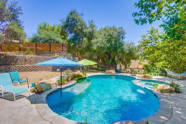 210 Frances Dr, El Cajon CA: https://media.crmls.org/mediaz/710d6f86-f8ad-47a7-a8fa-9e193a50ac9e.jpg