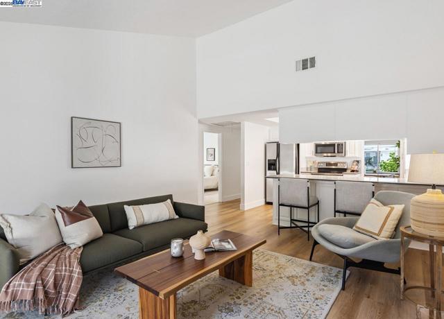 2485 Talavera Dr, San Ramon CA: https://media.crmls.org/mediaz/710d74ea-66bd-478f-bef8-f40b3a2e48c3.jpg