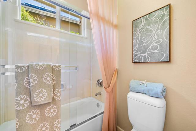 444 Cabonia Ct, Pleasanton CA: https://media.crmls.org/mediaz/710db238-0ef9-435b-a900-bca80ff9202b.jpg