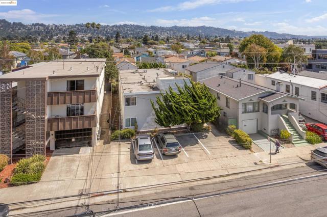 825 Kains Ave, Albany CA: https://media.crmls.org/mediaz/710dd6e4-8cd3-487b-b25f-e7d56523344a.jpg