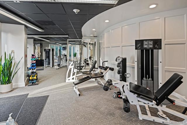 1133 1st St, Coronado CA: https://media.crmls.org/mediaz/710ddb44-d15a-4af2-95e2-4236602c0f7a.jpg