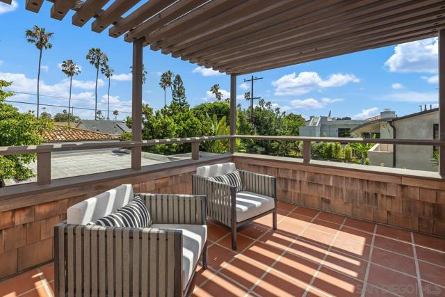 335 Fern Glen, La Jolla CA: https://media.crmls.org/mediaz/710e0c96-51bd-48f8-bbe2-689570c73638.jpg