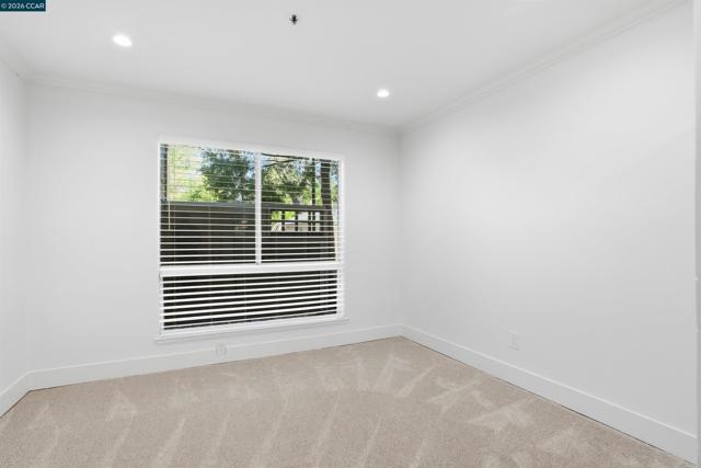 2560 Oak Rd, Walnut Creek CA: https://media.crmls.org/mediaz/710e52eb-2439-4d94-a357-1a773a76c5a0.jpg