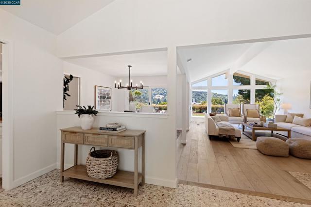 11 Breck Ct, Moraga CA: https://media.crmls.org/mediaz/710eb2f1-0ca3-4fea-9ccc-8958beee7ddd.jpg