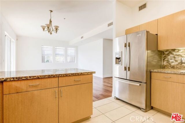 917 S New Hampshire Avenue, Los Angeles CA: https://media.crmls.org/mediaz/710f05e6-0a8c-434c-aaee-9f6912659f23.jpg