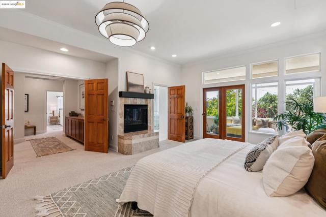 16032 Broadway Ter, Oakland CA: https://media.crmls.org/mediaz/710f36ef-a590-48bc-accc-625cd516b3d4.jpg