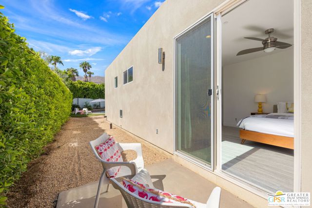 2461 N Junipero Avenue, Palm Springs, CA 92262