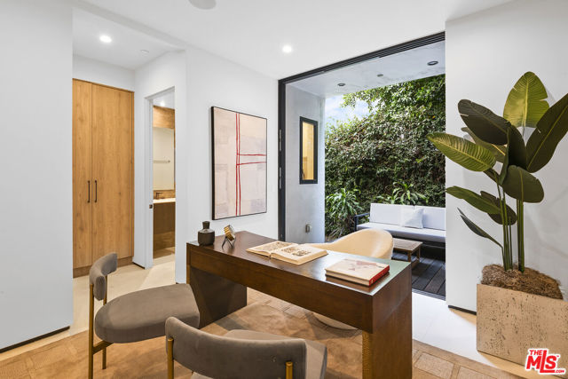 428 N La Jolla Avenue, Los Angeles CA: https://media.crmls.org/mediaz/71100257-89b6-41bc-b5b1-880dc8b390c4.jpg