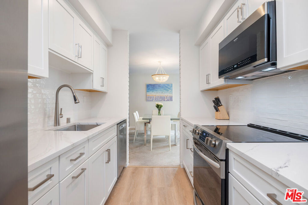 https://media.crmls.org/mediaz/7110b9de-c82d-4988-97fe-c6870403e75f.jpg?preset=X-Large