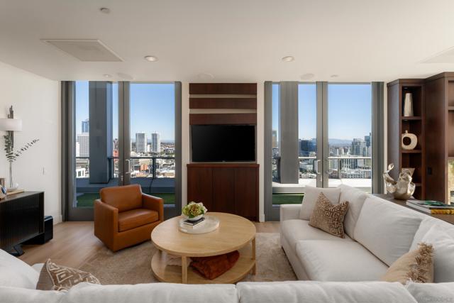 645 Front St, San Diego CA: https://media.crmls.org/mediaz/7111013f-6b86-4d7d-8786-1dc4c401c0eb.jpg