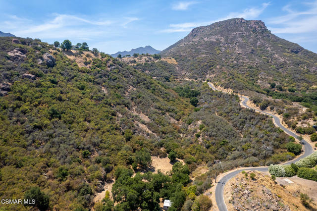 115 Carlisle Road, Westlake Village CA: https://media.crmls.org/mediaz/71115d0f-2eb4-4191-8408-39784a57af8d.jpg