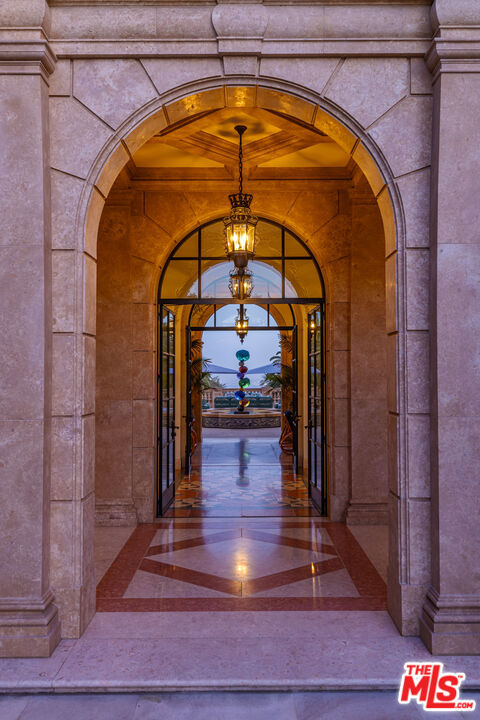 https://media.crmls.org/mediaz/7111f047-e1a5-46c4-aaa0-dddaecb80767.jpg?preset=X-Large