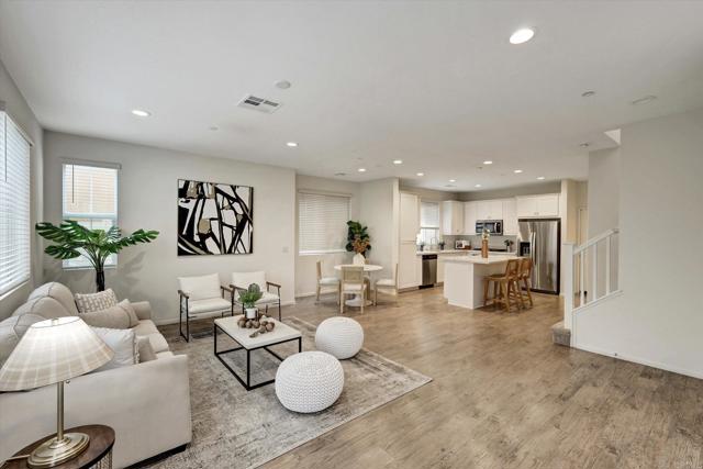 211 Silver Fir Court, Vista CA: https://media.crmls.org/mediaz/7111f9d6-3f8c-4ddd-83c8-201b04efa82b.jpg