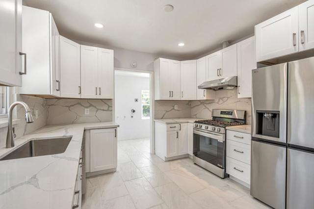 1081 65th Street, Emeryville CA: https://media.crmls.org/mediaz/71122e4b-1f92-43da-8be5-f6f91d9f7f48.jpg