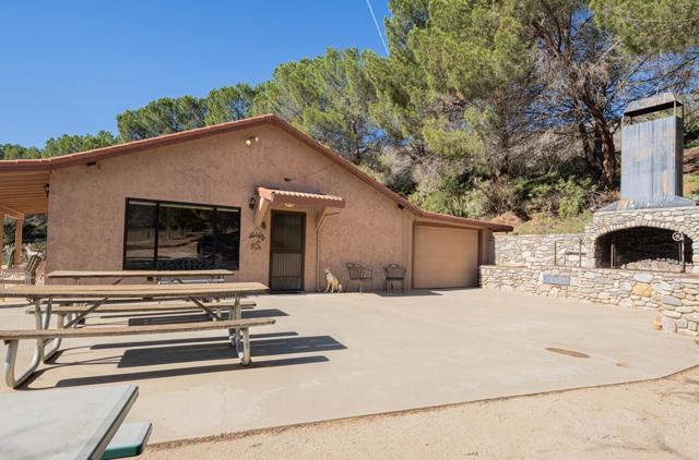 33900 Fabry Road, Soledad CA: https://media.crmls.org/mediaz/7113132a-770d-4fdc-89ae-a4c9a424819f.jpg