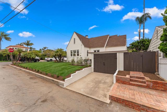 503 Rosemont St, La Jolla CA: https://media.crmls.org/mediaz/71135d3e-5f98-425a-ae3c-a369711a0844.jpg