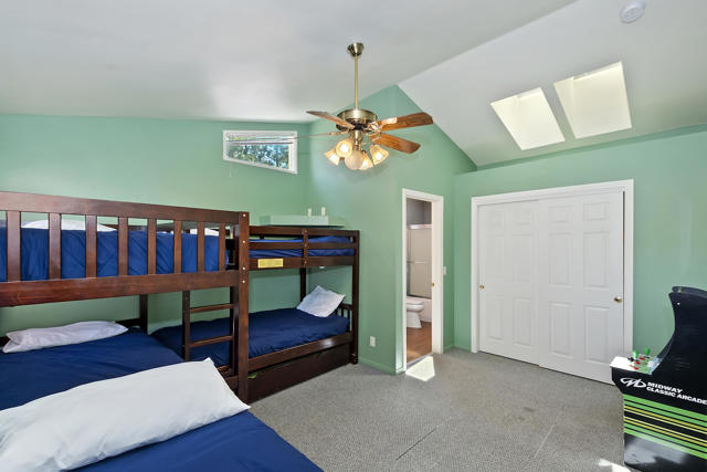 387 Wren Drive, Big Bear CA: https://media.crmls.org/mediaz/71135d4e-a975-4180-841c-879ec1d64f7e.jpg