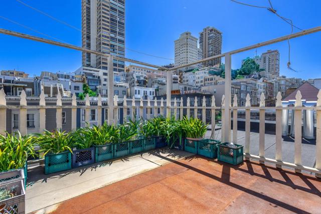 806810 Union Street, San Francisco CA: https://media.crmls.org/mediaz/71139679-d042-4f05-abd8-3be256e3b765.jpg