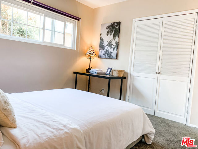 1975 S Crescent Heights Boulevard, Los Angeles CA: https://media.crmls.org/mediaz/71142042-942c-420a-82dc-09fe6417d574.jpg
