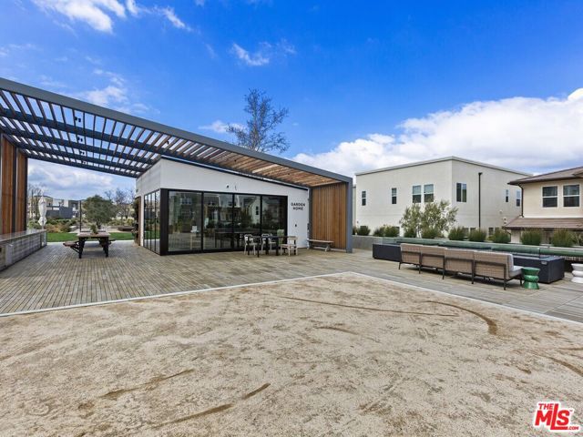 27457 Flycatcher Place, Valencia CA: https://media.crmls.org/mediaz/71142564-8496-4861-9b40-2a72f0d96e06.jpg