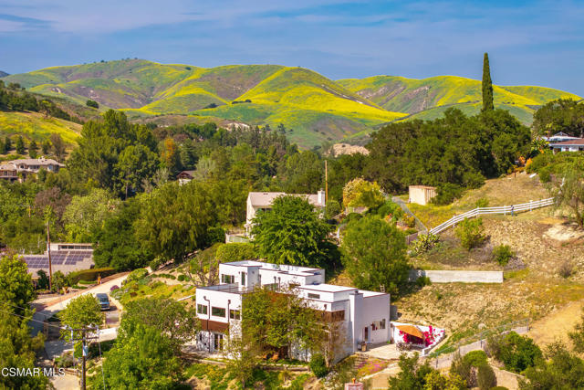 28333 Foothill Drive, Agoura Hills CA: https://media.crmls.org/mediaz/71146d11-4850-4505-8d41-5303cf891bbd.jpg