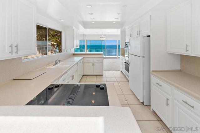 605 Palos Verdes Dr W, Palos Verdes Estates, California 90274, 4 Bedrooms Bedrooms, ,2 BathroomsBathrooms,Residential,Sold,Palos Verdes Dr W,220015650SD