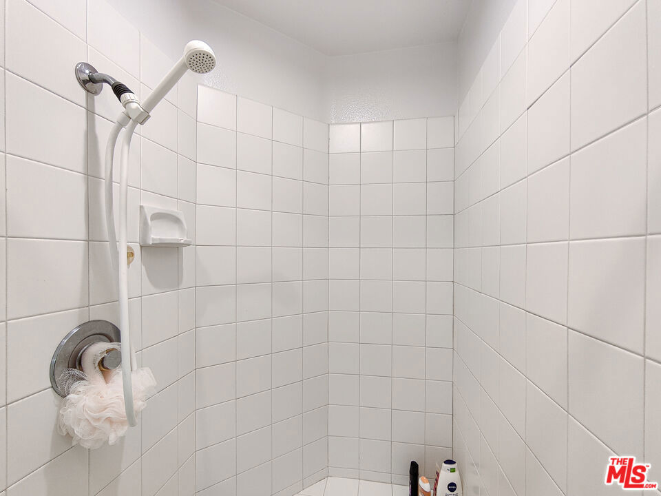 https://media.crmls.org/mediaz/71150dfe-0f4c-4463-b920-3b552ff752ec.jpg?preset=X-Large