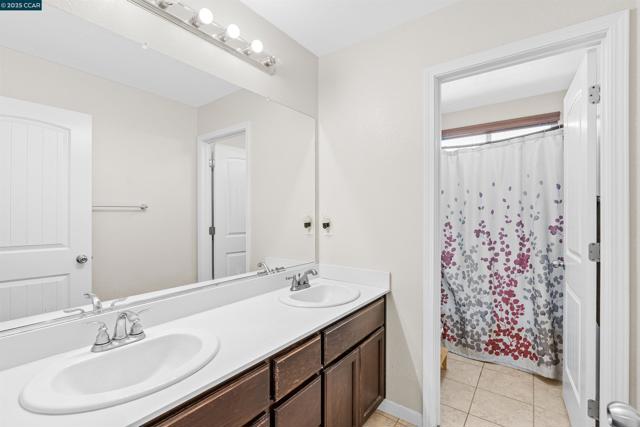 3826 Danbury Way, Fairfield CA: https://media.crmls.org/mediaz/7115147f-b40c-428c-ad2b-44bf9a15cb3b.jpg