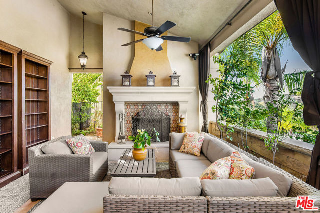24908 Bella Vista Drive, Calabasas CA: https://media.crmls.org/mediaz/71156ee3-b043-4c27-ace2-90c1f0826e21.jpg