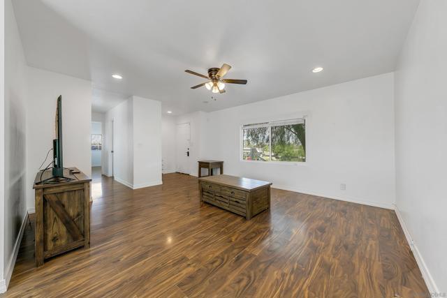 41955 Altanos Road, Temecula CA: https://media.crmls.org/mediaz/711576be-7740-48cd-99c9-a6ddb139ec38.jpg