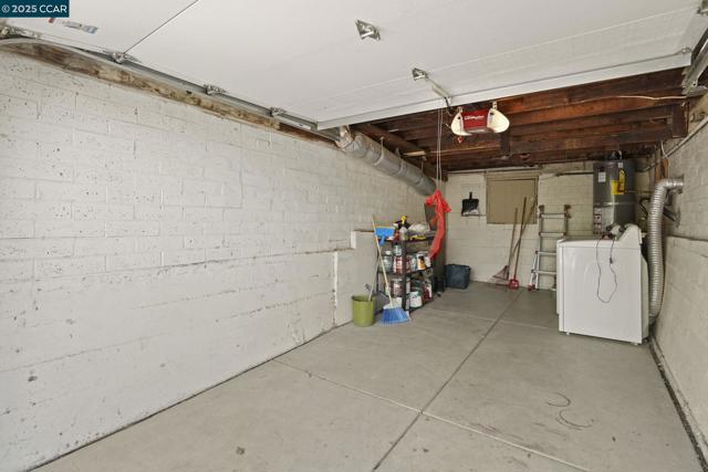 2450 Bella Vista Ave, Martinez CA: https://media.crmls.org/mediaz/7115b94b-020f-4e50-afbe-ced7ae999730.jpg