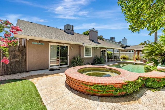 4025 Santa Maria Place, Turlock CA: https://media.crmls.org/mediaz/7115e8bc-3ee0-45f0-85d4-c6db8d51d157.jpg