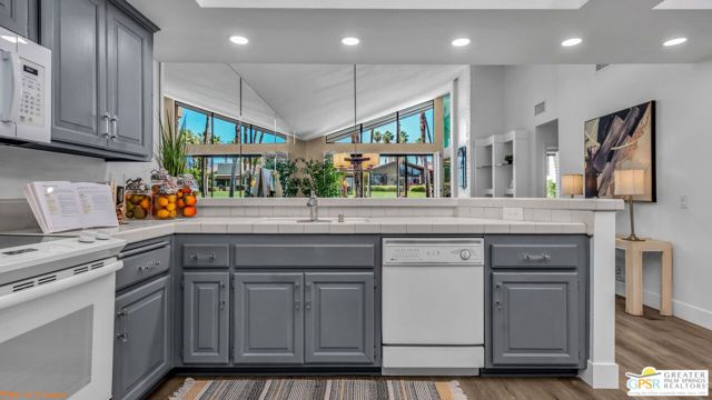 307 Appaloosa Way, Palm Desert CA: https://media.crmls.org/mediaz/7115f95f-2157-4b86-b600-b29a1d40ea6c.jpg