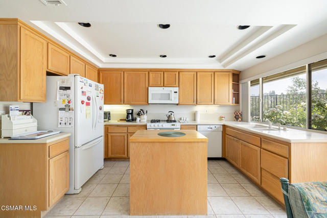 3804 Eddingham Avenue, Calabasas CA: https://media.crmls.org/mediaz/7115fd31-622f-40f1-89ce-fa55c384aecf.jpg