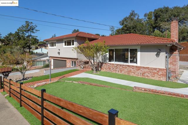 298 Elysian Fields DR, Oakland CA: https://media.crmls.org/mediaz/71160038-7726-4f7b-aa99-69380b8bd172.jpg