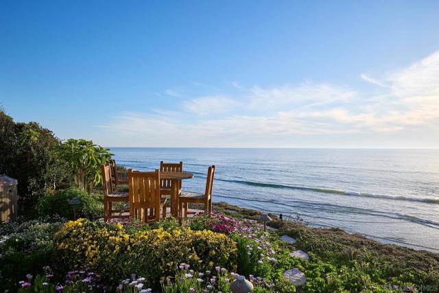 1630 Neptune Avenue, Encinitas CA: https://media.crmls.org/mediaz/7116c2d9-3f63-4add-be5d-7785957b4044.jpg