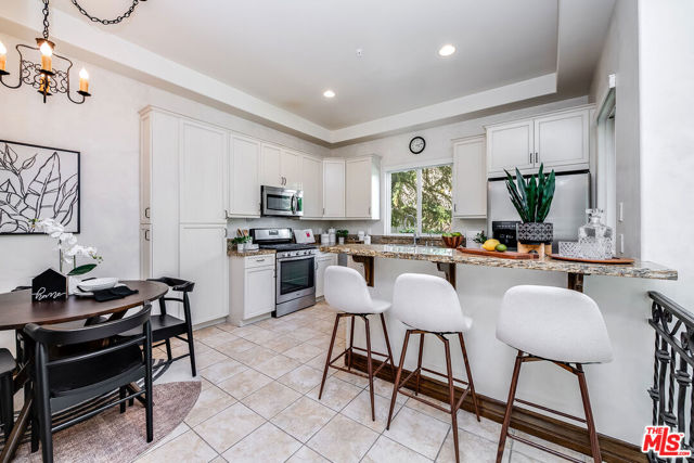 4125 W Hood Avenue, Burbank CA: https://media.crmls.org/mediaz/711726bb-2486-4640-8892-317296a4433b.jpg