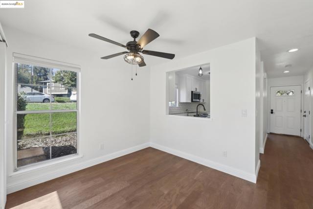 204 Pebblecreek Ct, Martinez CA: https://media.crmls.org/mediaz/71174bb5-7e4d-4cbe-9255-ec29addf754d.jpg