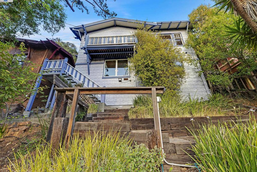 1012 Elbert St
