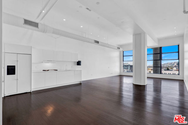 1645 Vine Street, Los Angeles CA: https://media.crmls.org/mediaz/711772b6-b76f-4cf0-aaae-729144a49219.jpg