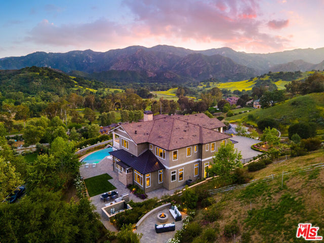 26767 Mulholland Highway, Calabasas CA: https://media.crmls.org/mediaz/71177f4b-d900-4800-8f73-8bf1a1c67e7f.jpg