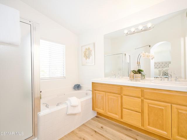 3127 La Casa Court, Thousand Oaks CA: https://media.crmls.org/mediaz/711796c5-6dbf-4f1f-a836-fb1c17d5c425.jpg