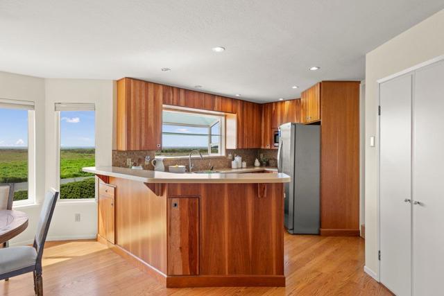 861 Railroad Avenue, Half Moon Bay CA: https://media.crmls.org/mediaz/7117e73e-1960-447e-97e7-4efdfaa5b283.jpg