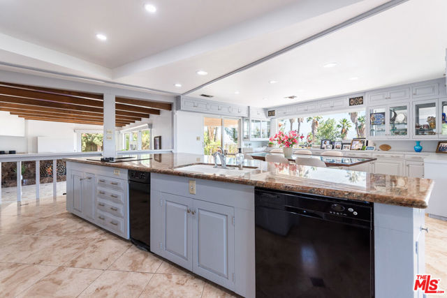 2357 Knob Hill Drive, Riverside CA: https://media.crmls.org/mediaz/711843f4-7e2b-4919-bd0f-7947b2d66bdb.jpg