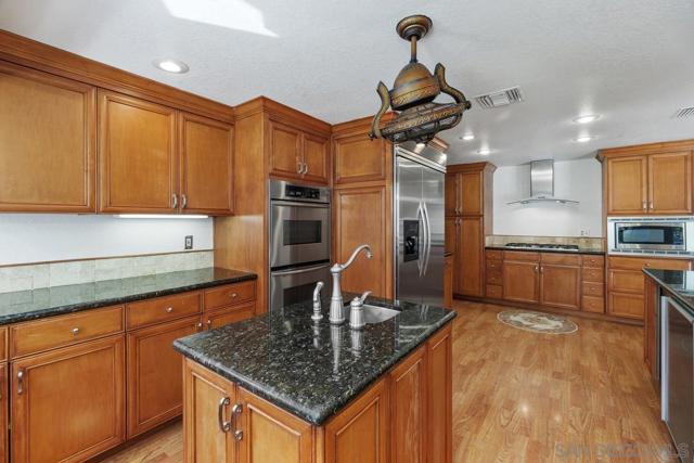 27350 Pachea Trl, Hemet CA: https://media.crmls.org/mediaz/71186083-8a7f-4643-b8ca-90de97cccaa5.jpg