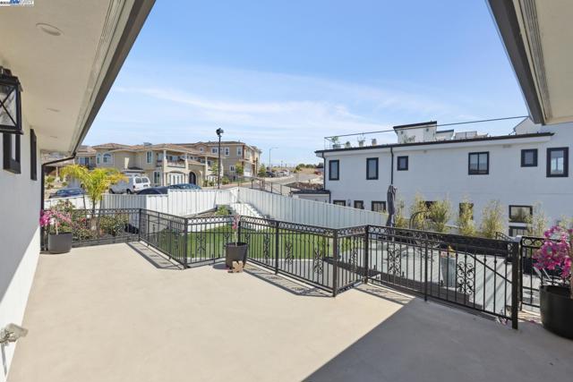 3606 Sarita St, Hayward CA: https://media.crmls.org/mediaz/71186870-1ed9-49b3-86e8-1e4792d67d39.jpg