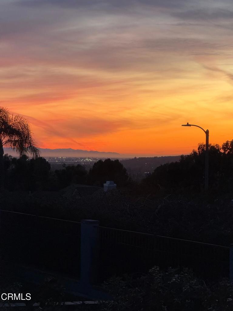 https://media.crmls.org/mediaz/71186daf-cd2b-4559-99d1-0d2cd13f5f3b.jpg?preset=X-Large