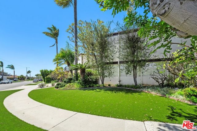 6505 S Halm Avenue, Los Angeles CA: https://media.crmls.org/mediaz/7118d10d-5691-4c10-b6fd-9ea0a2f4d26c.jpg