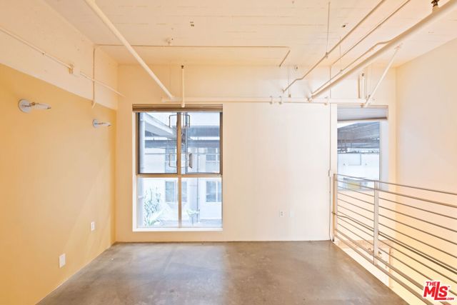 1130 S Flower Street, Los Angeles CA: https://media.crmls.org/mediaz/7118e40f-2f3c-4696-8770-38390e6feb20.jpg
