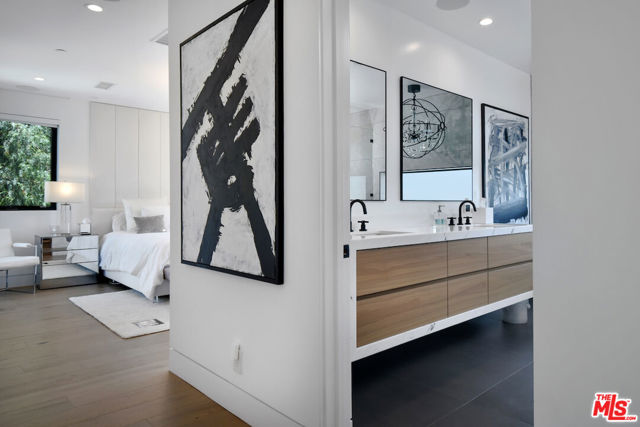 5316 Lennox, Sherman Oaks CA: https://media.crmls.org/mediaz/71190f41-d047-4565-8465-31b88a654520.jpg